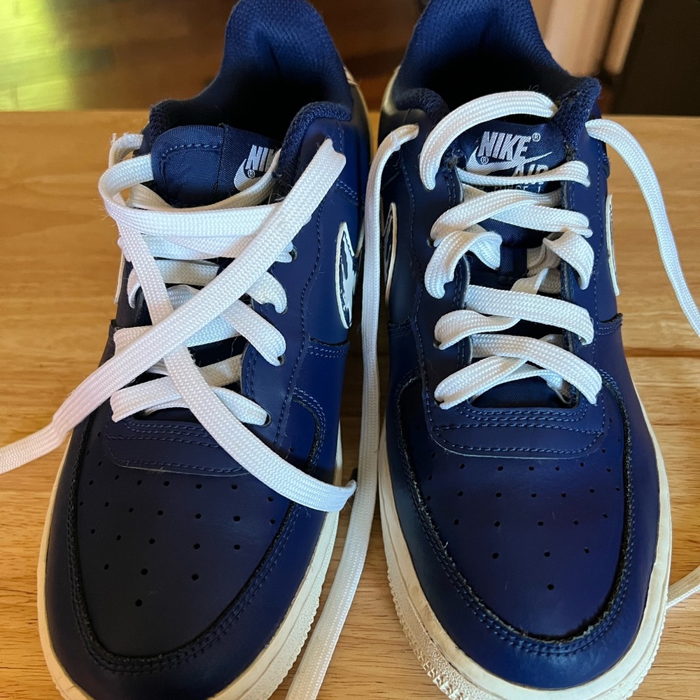Youth gently worn Air Force 1